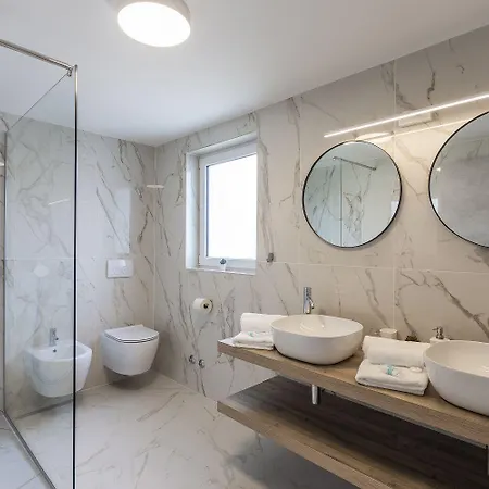 Apartamento Traumhaftes Nur 100 Meter Zum Mit Whirlpool, Meerblick, Bbq