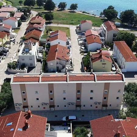 Traumhaftes Nur 100 Meter Zum Mit Whirlpool, Meerblick, Bbq Apartment Medulin
