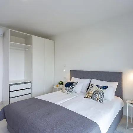 Apartment Traumhaftes Nur 100 Meter Zum Mit Whirlpool, Meerblick, Bbq Medulin