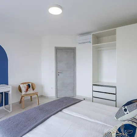 Traumhaftes Nur 100 Meter Zum Mit Whirlpool, Meerblick, Bbq * Medulin