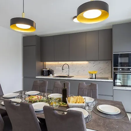 Apartment Traumhaftes Nur 100 Meter Zum Mit Whirlpool, Meerblick, Bbq Medulin