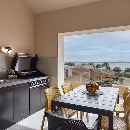 Apartment Traumhaftes Nur 100 Meter Zum Mit Whirlpool, Meerblick, Bbq